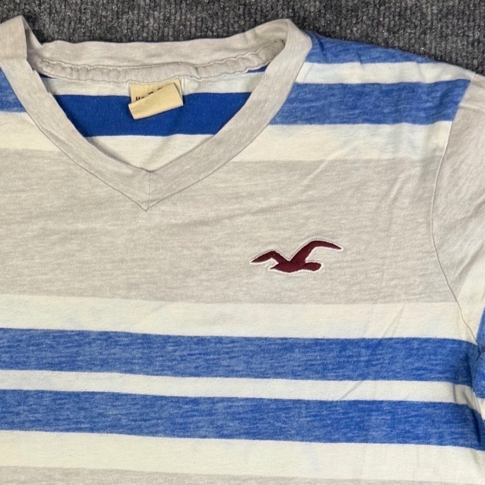 Vintage Y2K Hollister Mens V-Neck T-Shirt Blue White Striped Short Sleeve Mens M